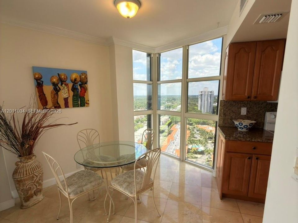 Activo con contrato: $4,500 (2 camas, 2 baños, 1469 Pies cuadrados)