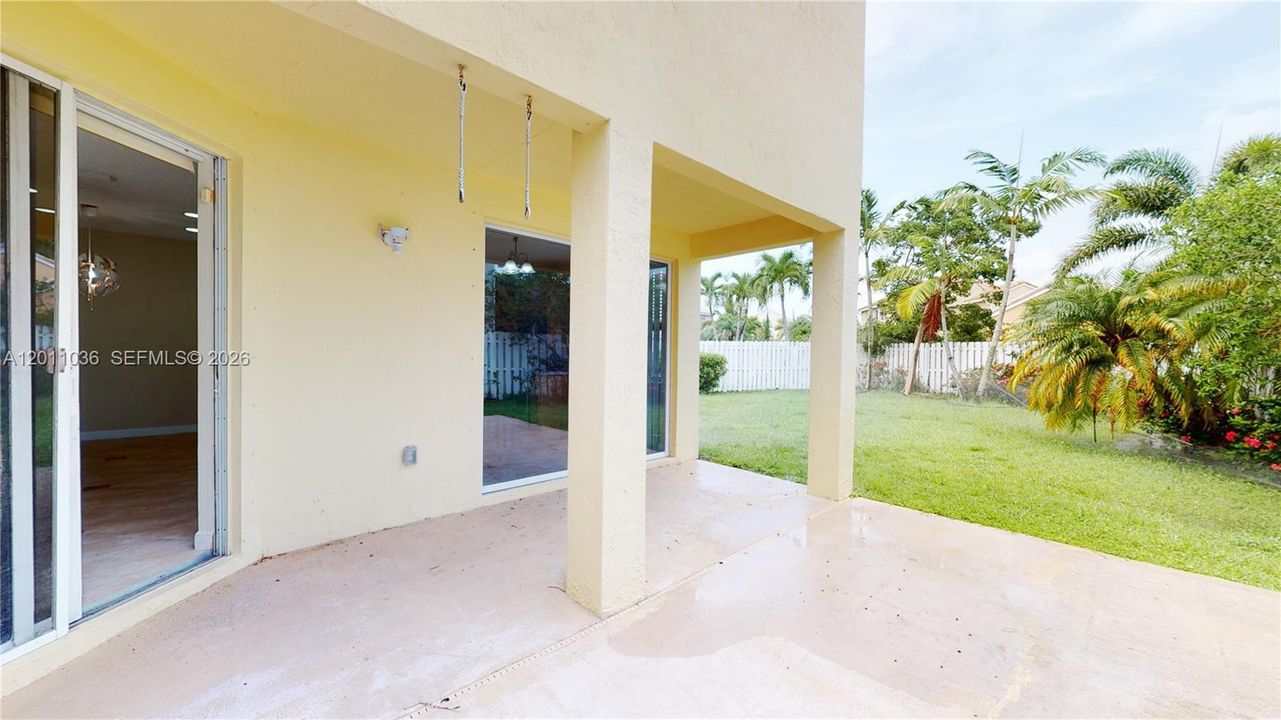 Activo con contrato: $5,500 (4 camas, 2 baños, 2133 Pies cuadrados)