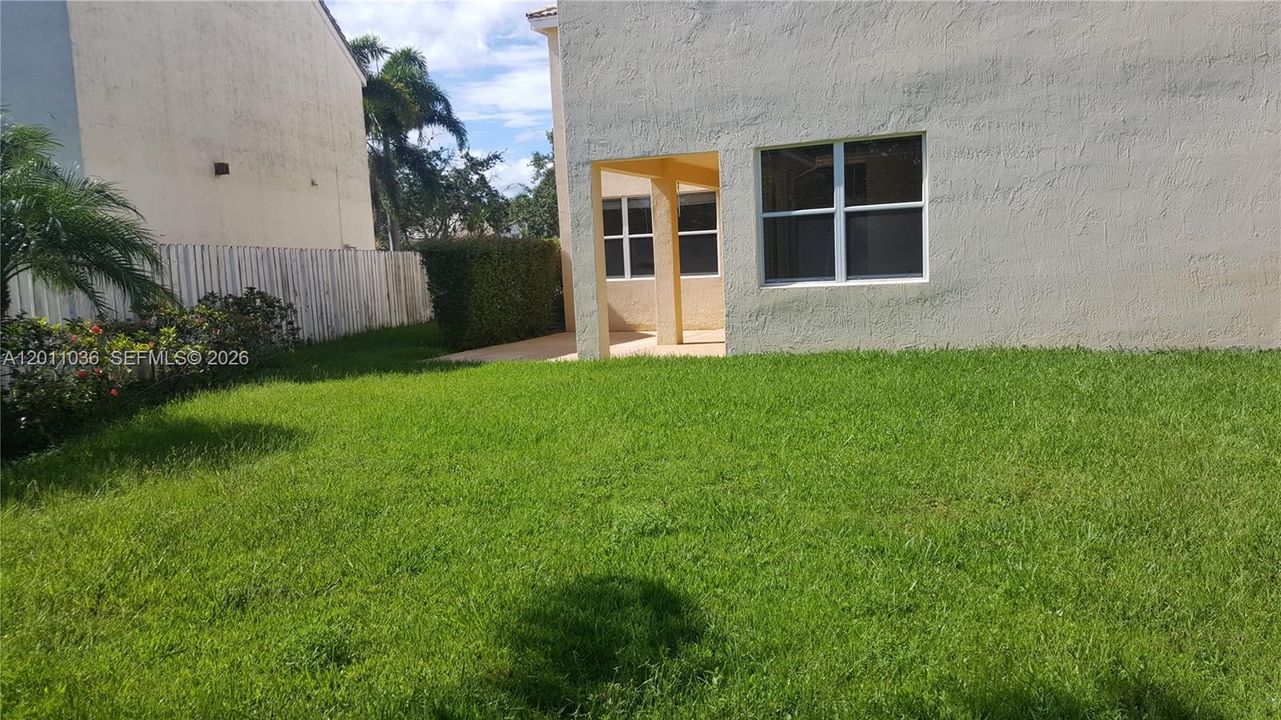 Activo con contrato: $5,500 (4 camas, 2 baños, 2133 Pies cuadrados)