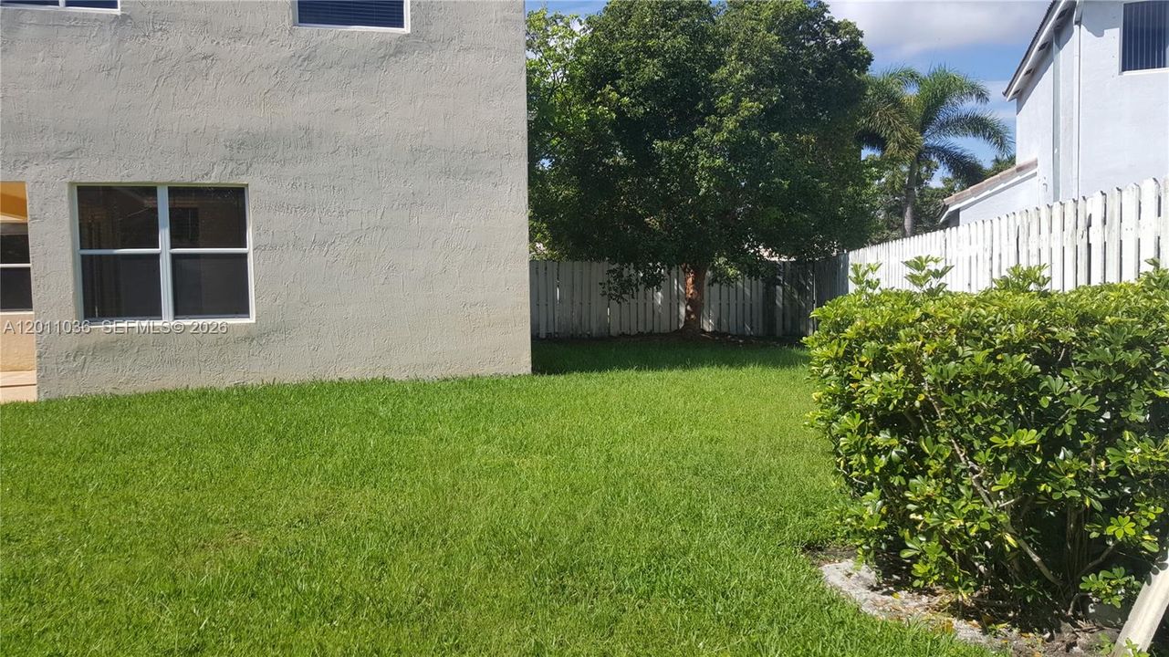 Activo con contrato: $5,500 (4 camas, 2 baños, 2133 Pies cuadrados)