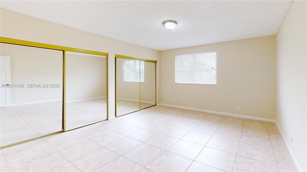 Activo con contrato: $5,500 (4 camas, 2 baños, 2133 Pies cuadrados)