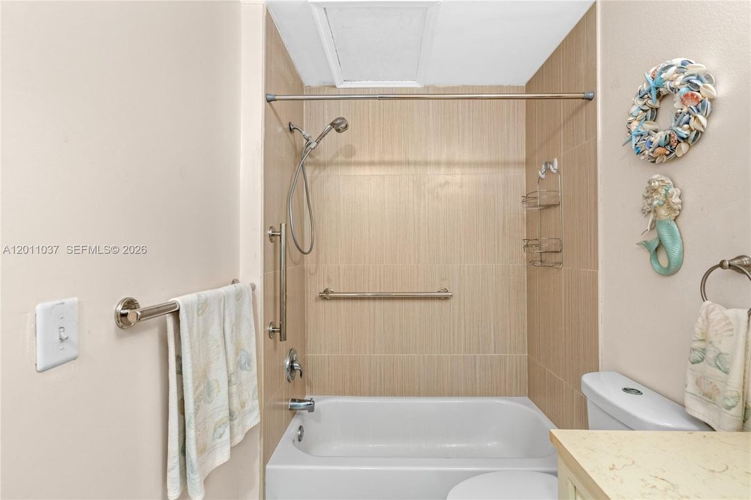 En Venta: $209,900 (2 camas, 2 baños, 908 Pies cuadrados)