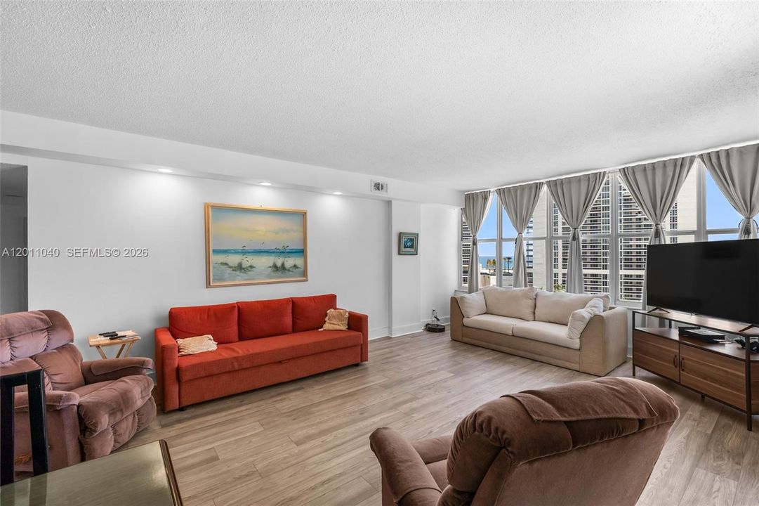 En Venta: $365,000 (2 camas, 2 baños, 1443 Pies cuadrados)