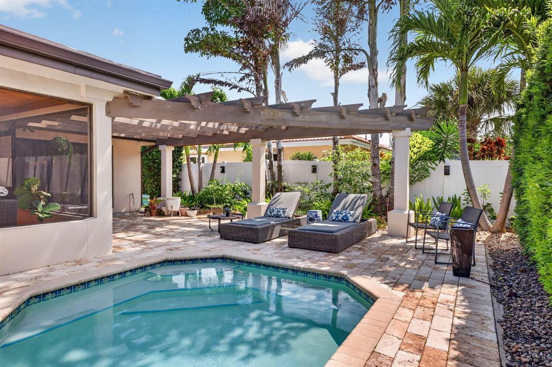 1642 SE 7th - Lanai Lounging