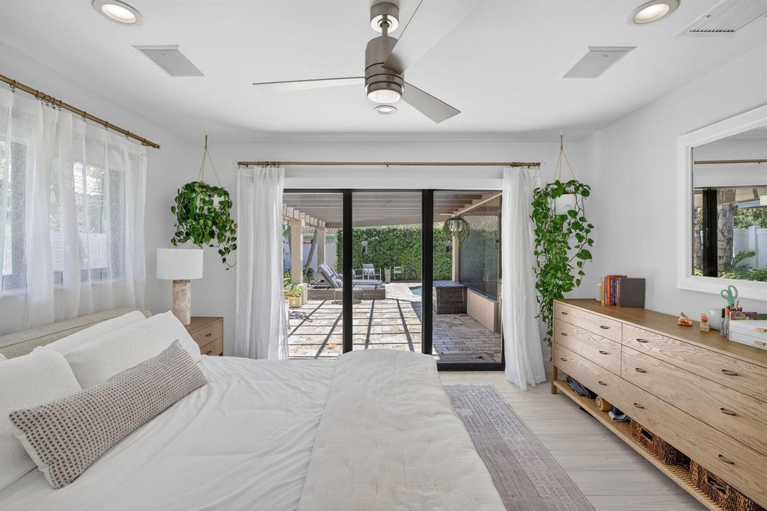 1642 SE 7th - master bedroom to Lanai
