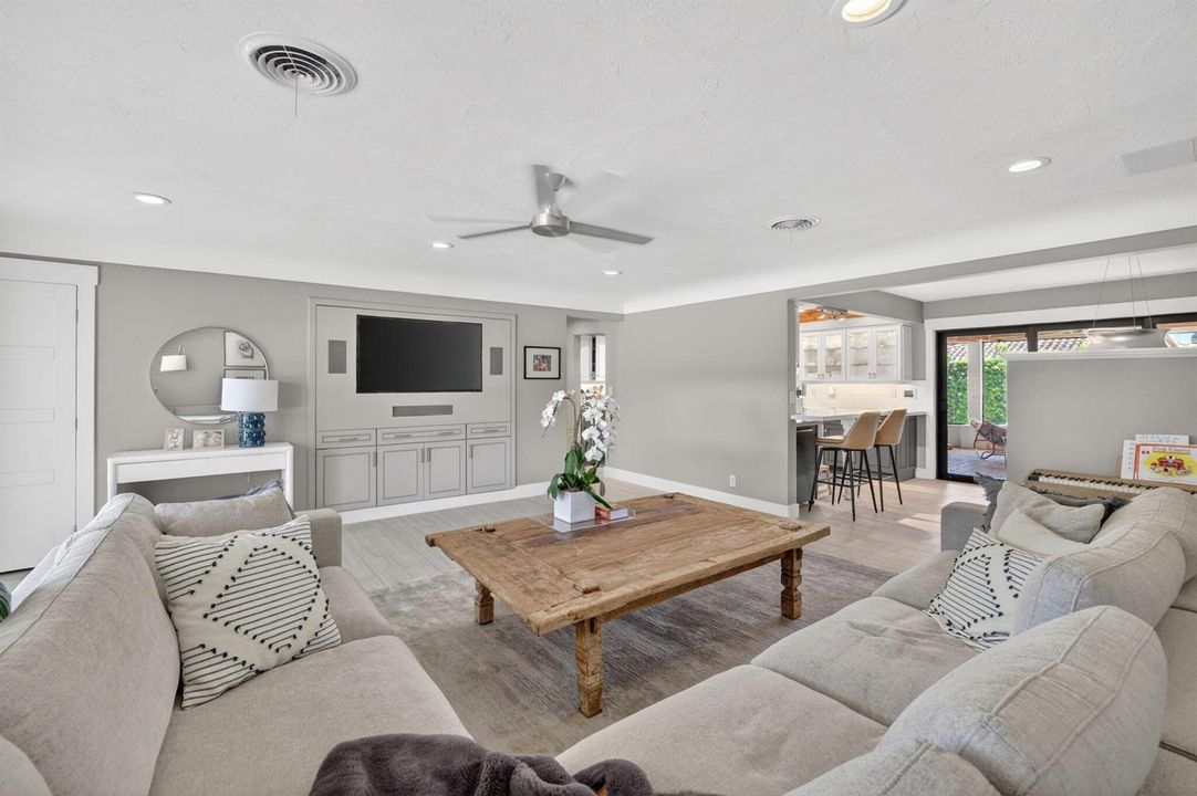1642 SE 7th - Living Room to Kitchen