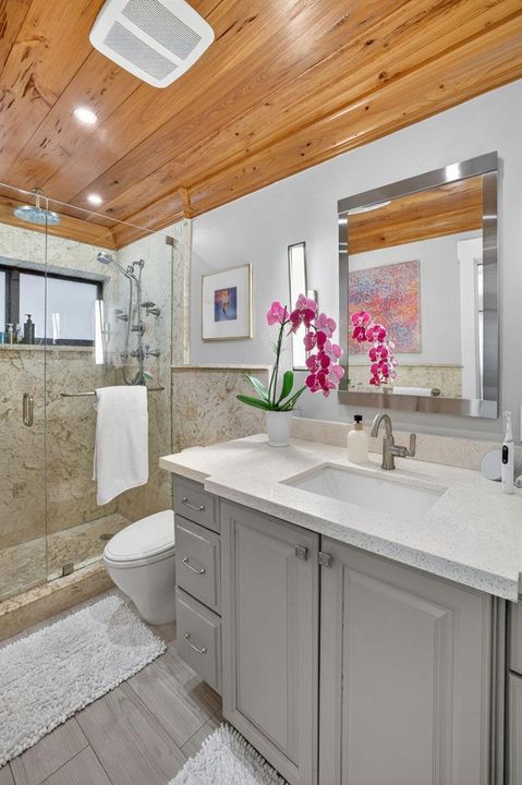 1642 SE 7th - master bathroom 2