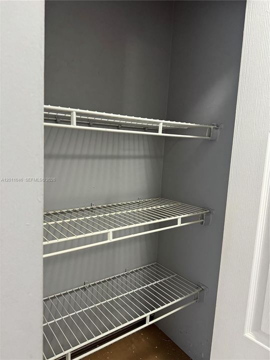 Под контрактом: $2,200 (2 спален, 2 ванн, 810 Квадратных фут)