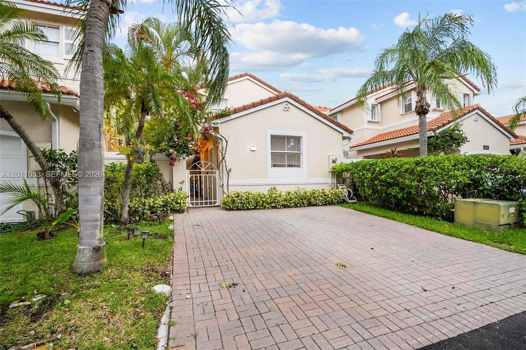 For Sale: $619,000 (3 beds, 3 baths, 1604 Square Feet)