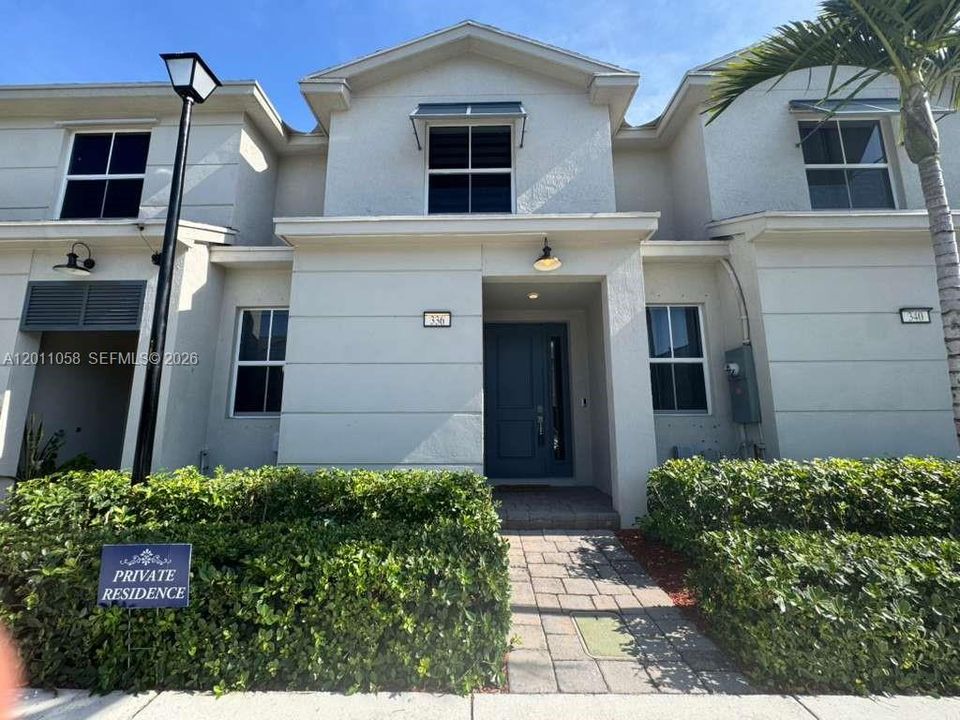 For Sale: $465,000 (3 beds, 3 baths, 1333 Square Feet)
