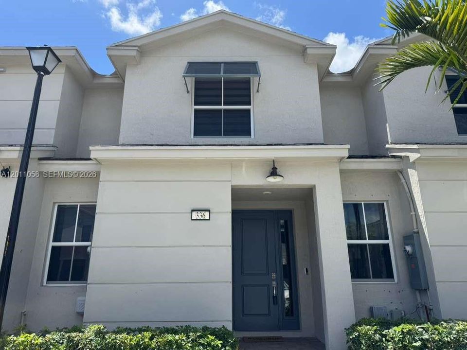 For Sale: $465,000 (3 beds, 3 baths, 1333 Square Feet)