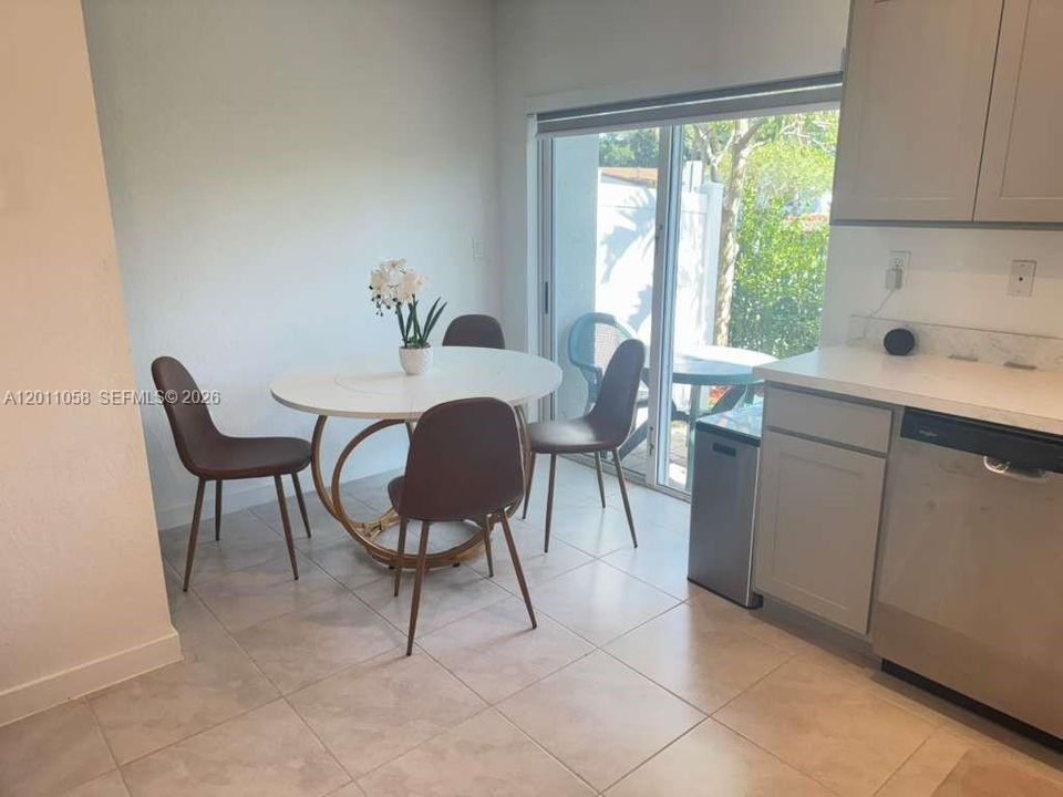 For Sale: $465,000 (3 beds, 3 baths, 1333 Square Feet)