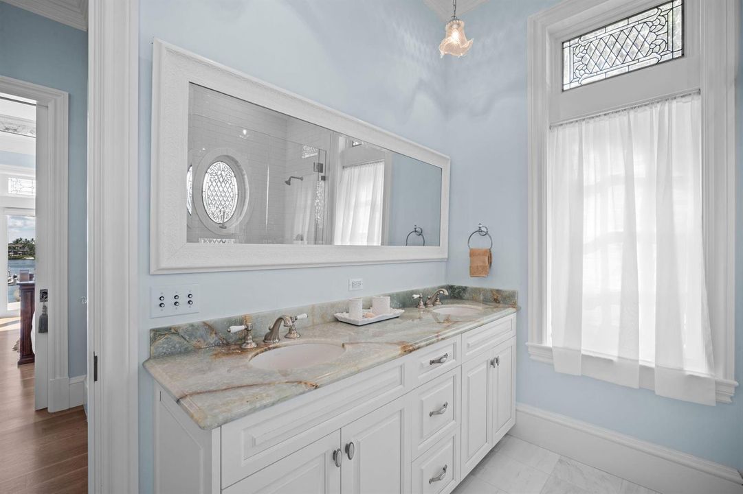 Downstairs En-suite 1