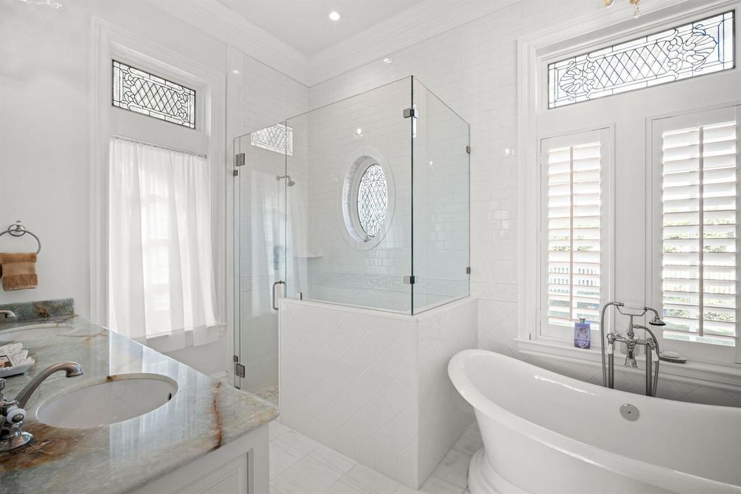 Downtairs En-Suite 1