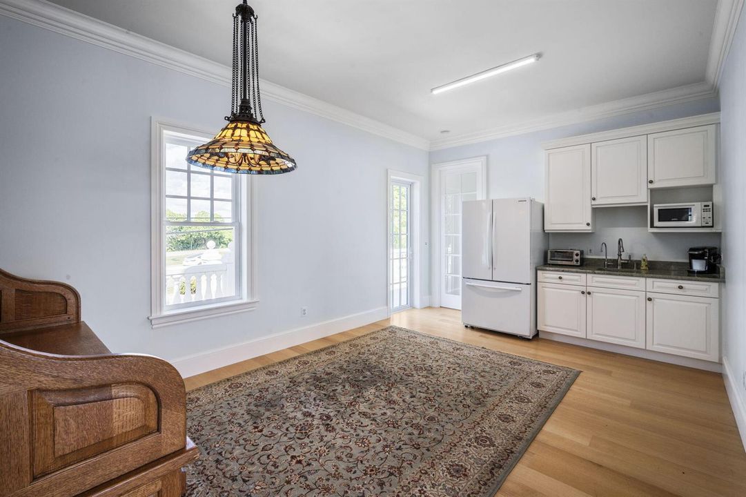 Business Suite Kitchenette