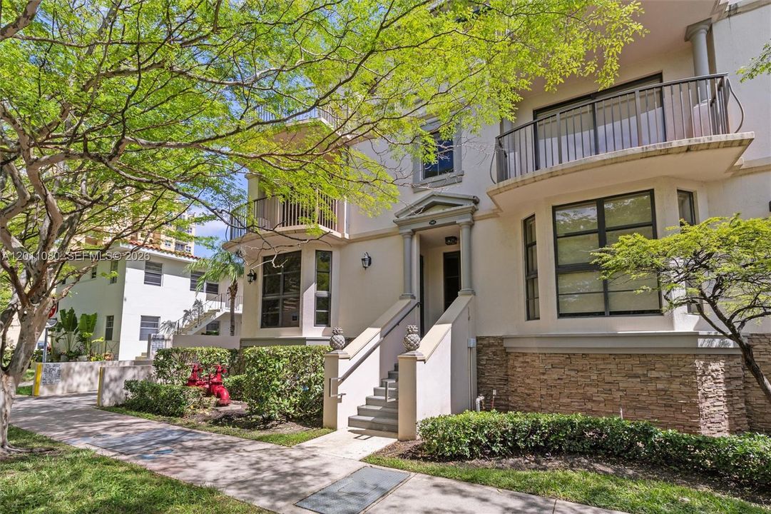 En Venta: $1,049,000 (2 camas, 3 baños, 1792 Pies cuadrados)