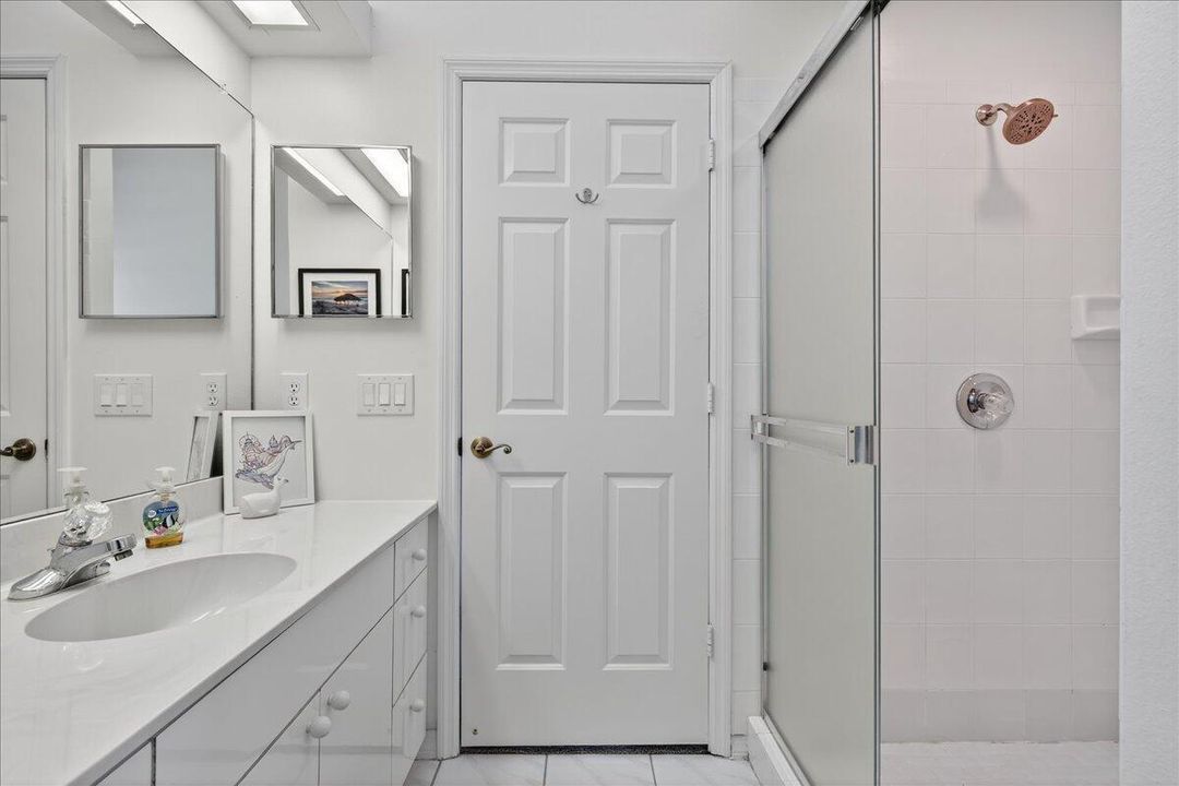 Loft Full Bathroom