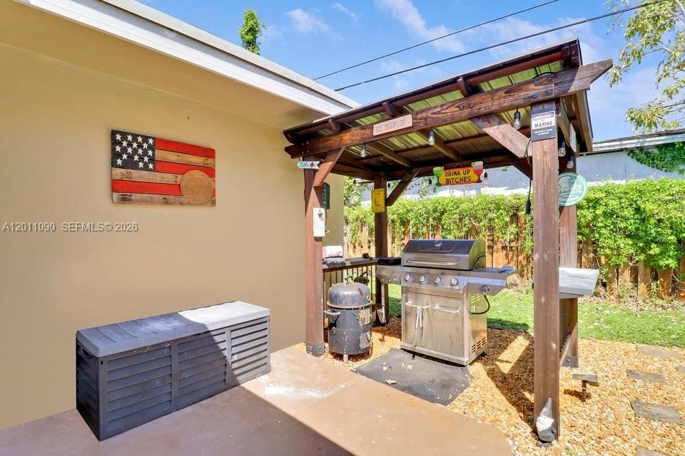 For Sale: $610,000 (3 beds, 2 baths, 1826 Square Feet)