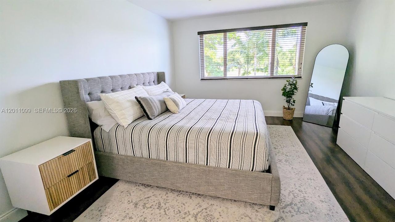 Под контрактом: $3,700 (3 спален, 2 ванн, 1687 Квадратных фут)