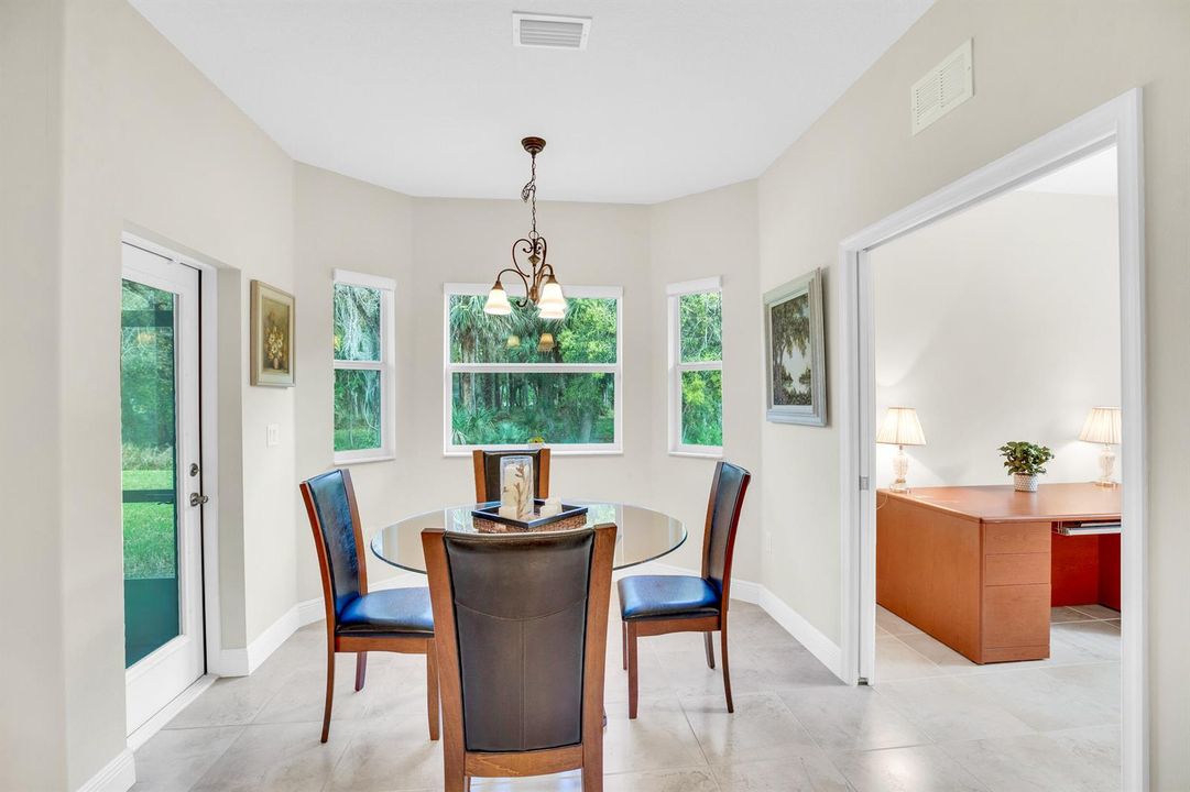 Breakfast Nook 1