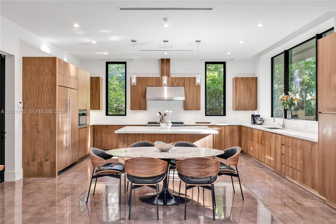 En Venta: $6,995,000 (6 camas, 6 baños, 5721 Pies cuadrados)