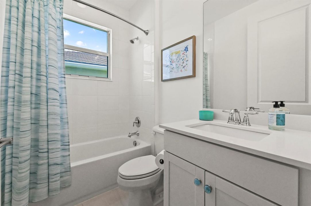 25 Bathroom 01