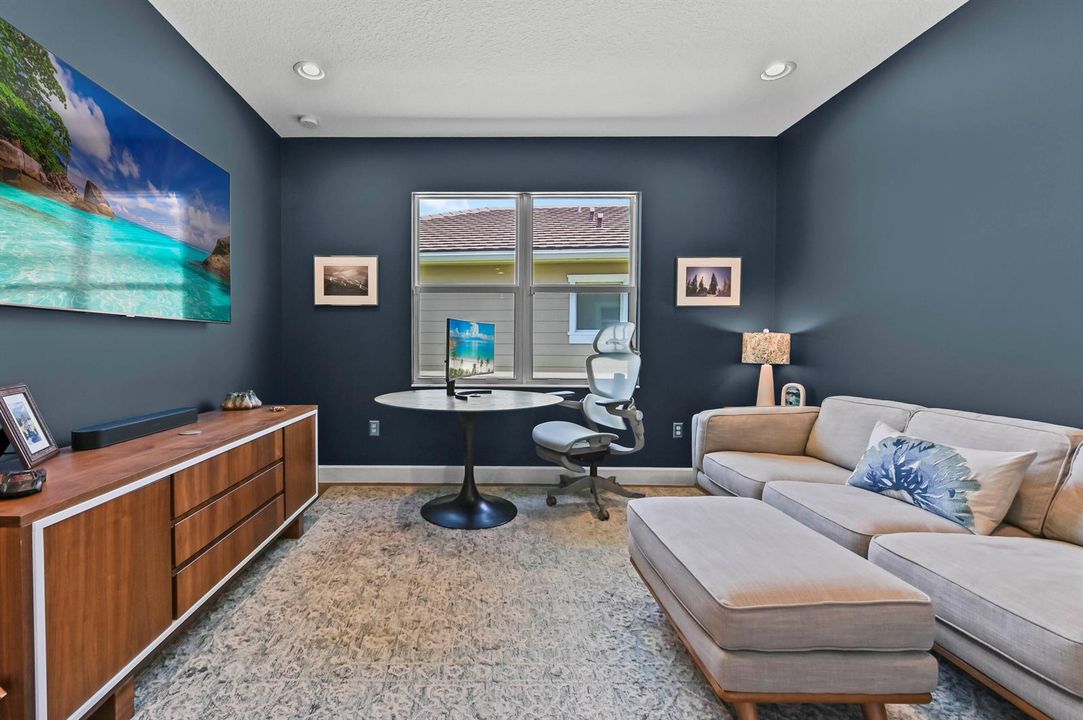 19 Family Room 01