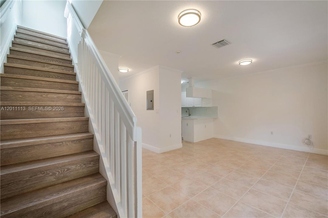 Active With Contract: $3,500 (3 beds, 2 baths, 1368 Square Feet)