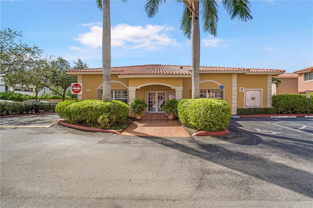 Active With Contract: $3,500 (3 beds, 2 baths, 1368 Square Feet)