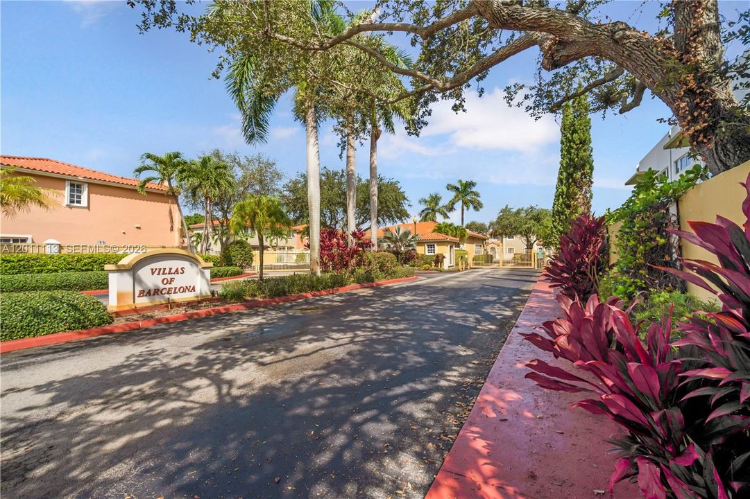 Active With Contract: $3,500 (3 beds, 2 baths, 1368 Square Feet)