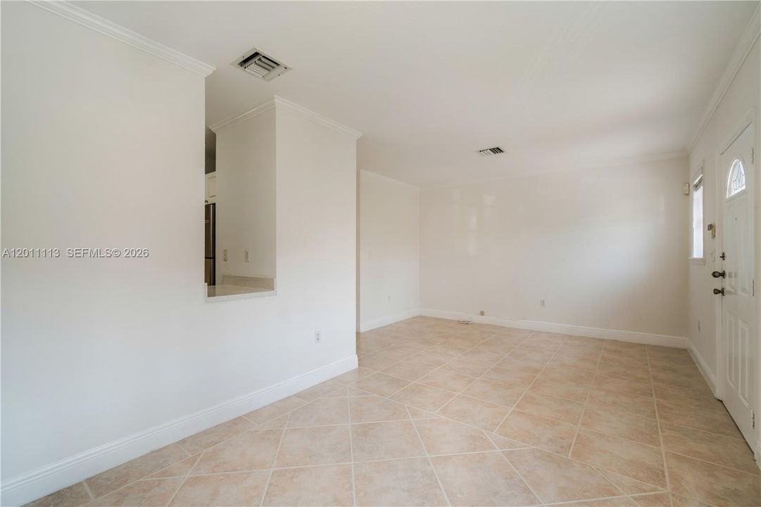 Active With Contract: $3,500 (3 beds, 2 baths, 1368 Square Feet)