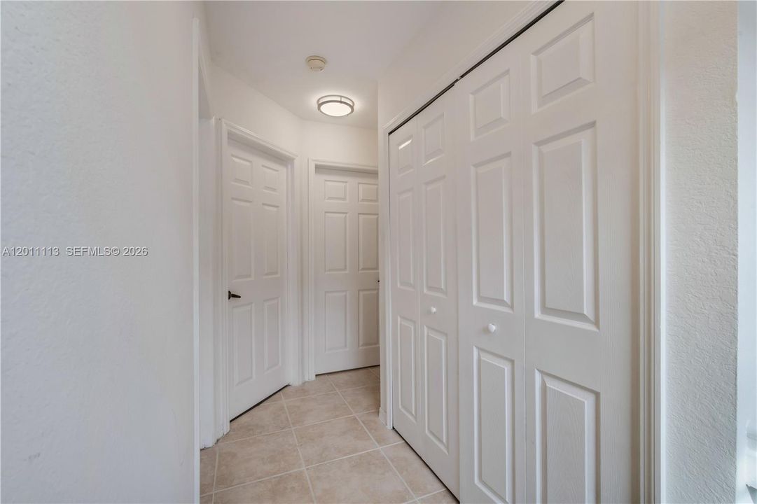 Active With Contract: $3,500 (3 beds, 2 baths, 1368 Square Feet)