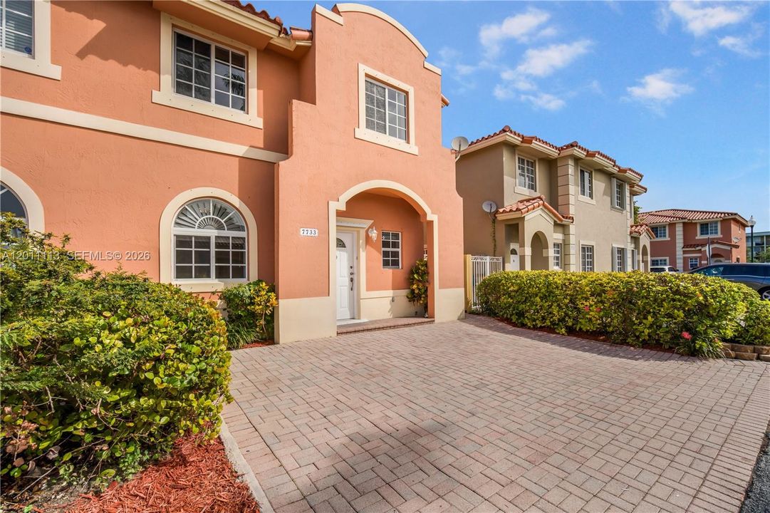 Active With Contract: $3,500 (3 beds, 2 baths, 1368 Square Feet)