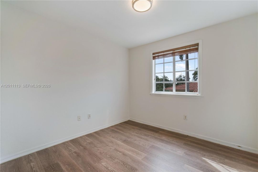 Active With Contract: $3,500 (3 beds, 2 baths, 1368 Square Feet)