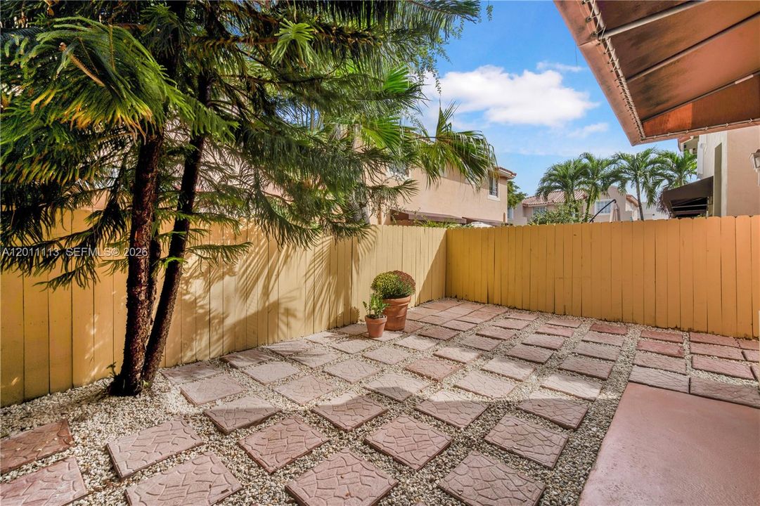 Active With Contract: $3,500 (3 beds, 2 baths, 1368 Square Feet)