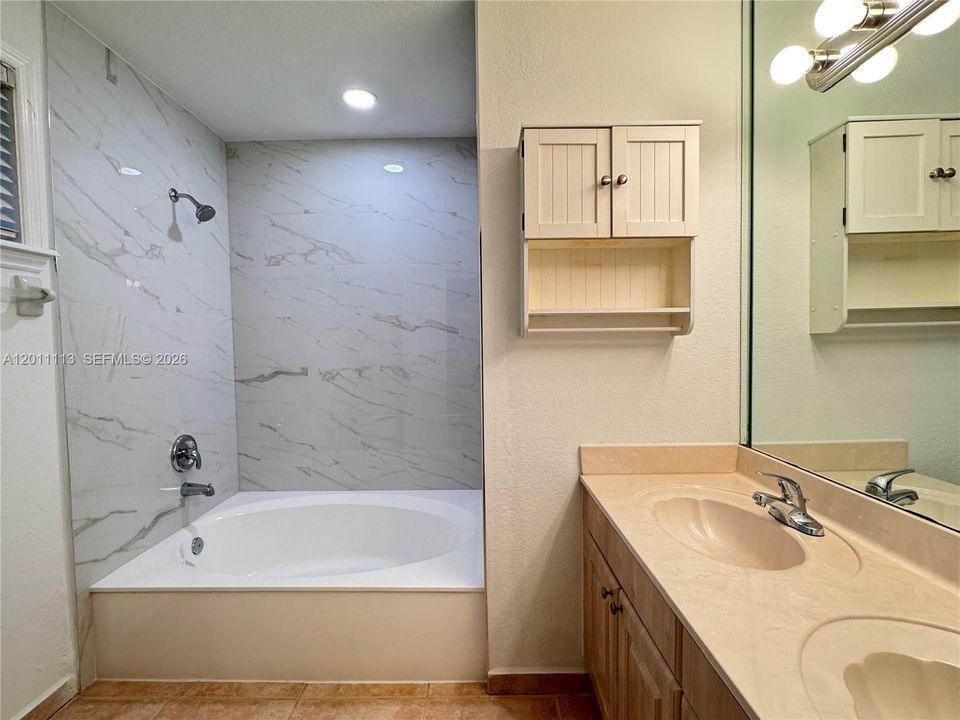 Active With Contract: $3,500 (3 beds, 2 baths, 1368 Square Feet)