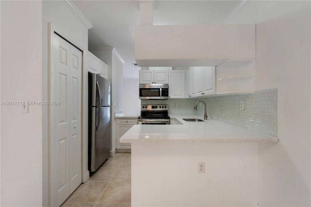 Active With Contract: $3,500 (3 beds, 2 baths, 1368 Square Feet)