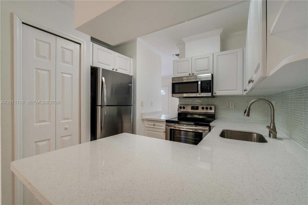 Active With Contract: $3,500 (3 beds, 2 baths, 1368 Square Feet)