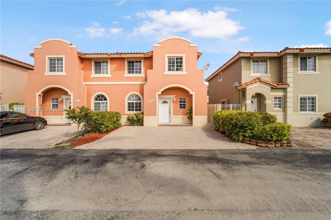 Active With Contract: $3,500 (3 beds, 2 baths, 1368 Square Feet)