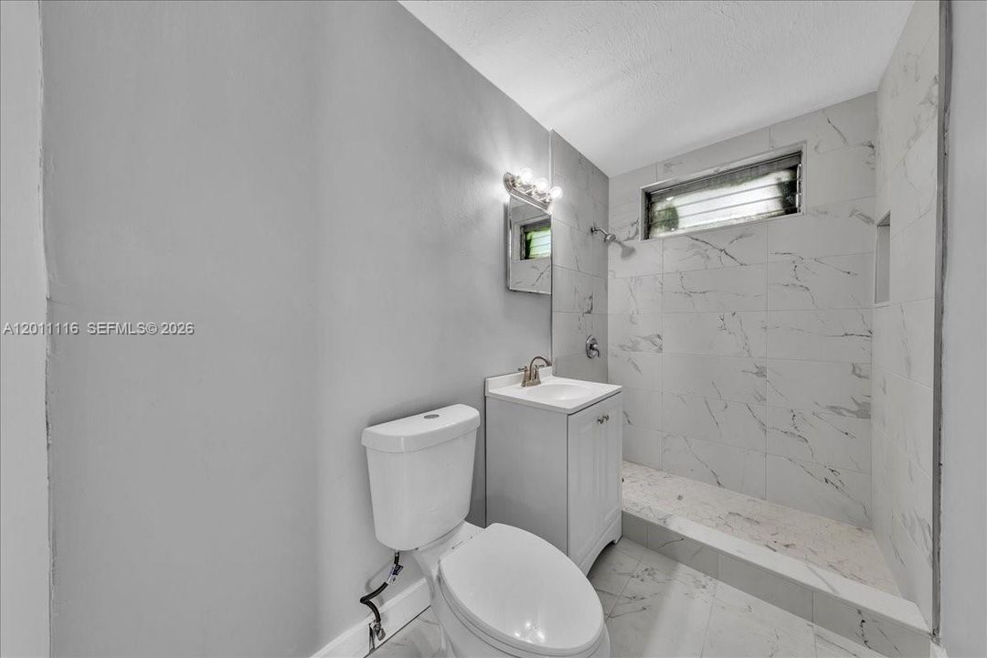 For Sale: $324,900 (2 beds, 1 baths, 896 Square Feet)