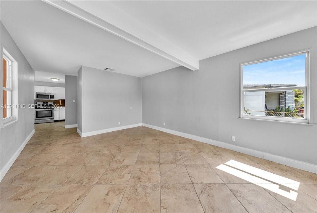 For Sale: $324,900 (2 beds, 1 baths, 896 Square Feet)