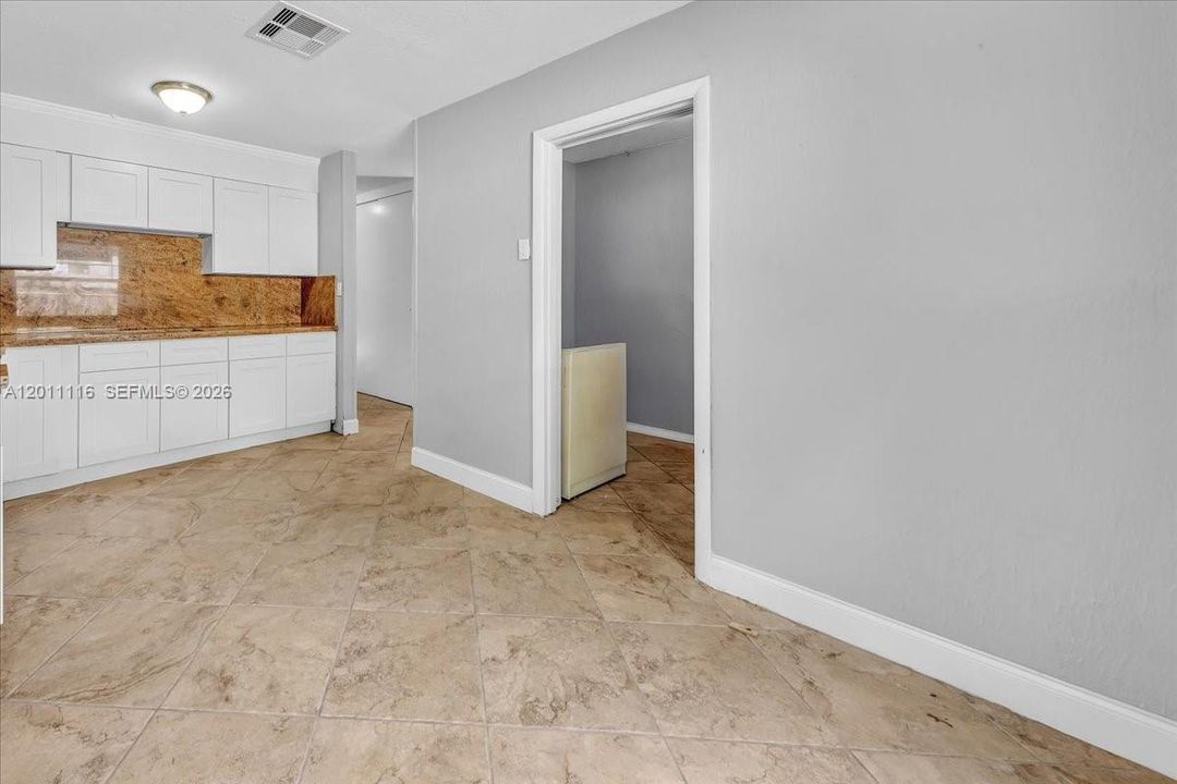 For Sale: $324,900 (2 beds, 1 baths, 896 Square Feet)