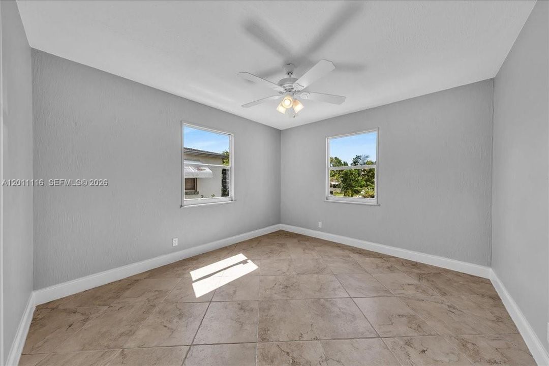 For Sale: $324,900 (2 beds, 1 baths, 896 Square Feet)