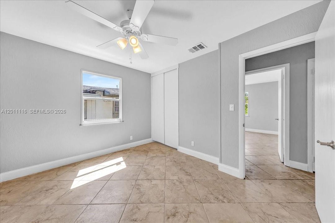 For Sale: $324,900 (2 beds, 1 baths, 896 Square Feet)