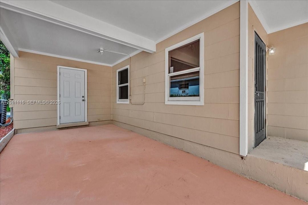 For Sale: $324,900 (2 beds, 1 baths, 896 Square Feet)