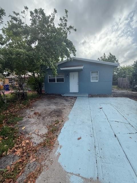Под контрактом: $265,000 (3 спален, 1 ванн, 912 Квадратных фут)