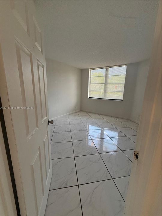 Activo con contrato: $1,890 (2 camas, 2 baños, 890 Pies cuadrados)