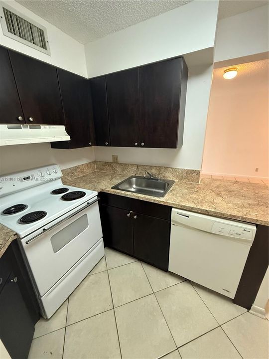 Activo con contrato: $1,890 (2 camas, 2 baños, 890 Pies cuadrados)