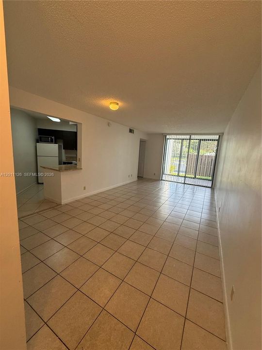 Activo con contrato: $1,890 (2 camas, 2 baños, 890 Pies cuadrados)
