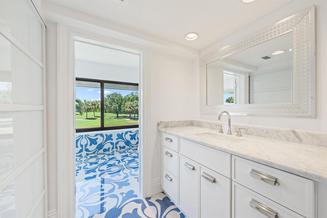 PRINCIPAL BATHROOM DOUBLE SINKS